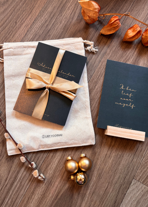 Lieve Woorden Adventskalender met affirmatiekaarten, houten houder en linnen bewaarzakje